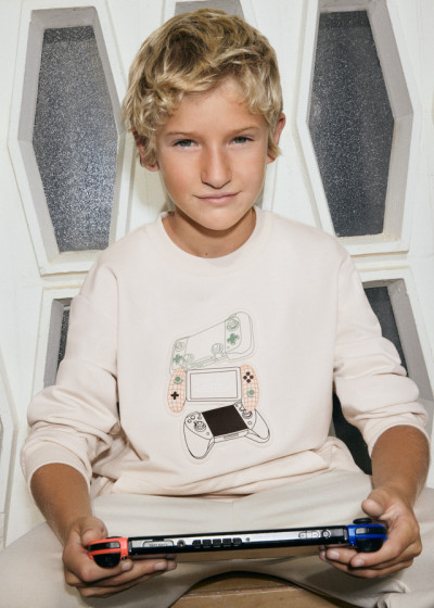 Pullover embossed